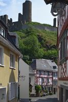 1a_Monreal_mit_Blick_auf_die_Löwenburg_GS