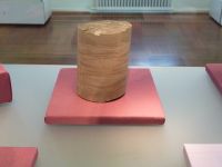1_Vitrine03_oben_d_Leustadt_MB