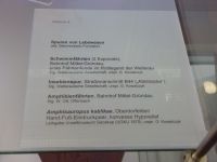 1_Vitrine04_oben_a_Beschriftung_MB