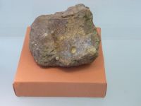 2_Vitrine10_oben_c_Melaphyrmandelstein_KB
