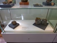 2_Vitrine10_unten__KB