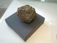 2_Vitrine10_unten_b_Melaphyr_KB