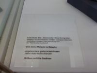 2_Vitrine11_unten_a_Beschriftung_KB