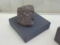 2_Vitrine11_unten_b_Melaphyrmandelstein_KB