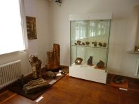 2_Vitrine14_Umfeld__Kieselholz_KB