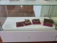 3_Vitrine15_unten__KB