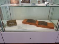 3_Vitrine16_unten__KB