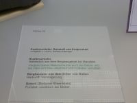 4_Vitrine22_oben_a_Beschriftung_KB