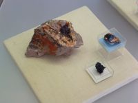 4_Vitrine29_oben_b_Azurit_MB