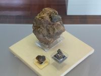 4_Vitrine29_oben_d_Malachit_MB