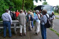 E02_Thematische_Einführung_am_ersten_Exkursionsziel_Straßenaufschluss_bei_Olsbrücken_GS