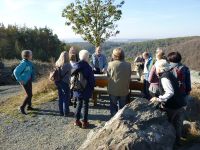 1_Altenkirchen_Gruppe_am_Aussichtspunkt_Guck_ins_Loch