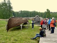 2b7_Museum_Groß_Raden_Nachbau_eines_slawischen_Bootes_el