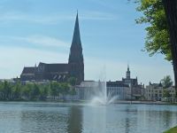 5g_Schwerin_Pfaffenteich_mit_Blick_auf_den_Dom_bh