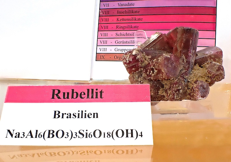 Rubellit, Brasilien © Jörg Köhler